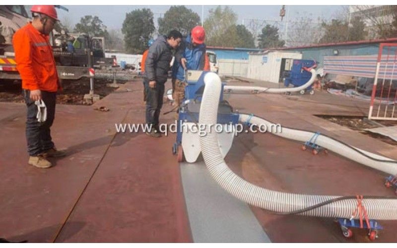 湖北襄陽客戶購買移動拋丸機去除鋼板的銹跡